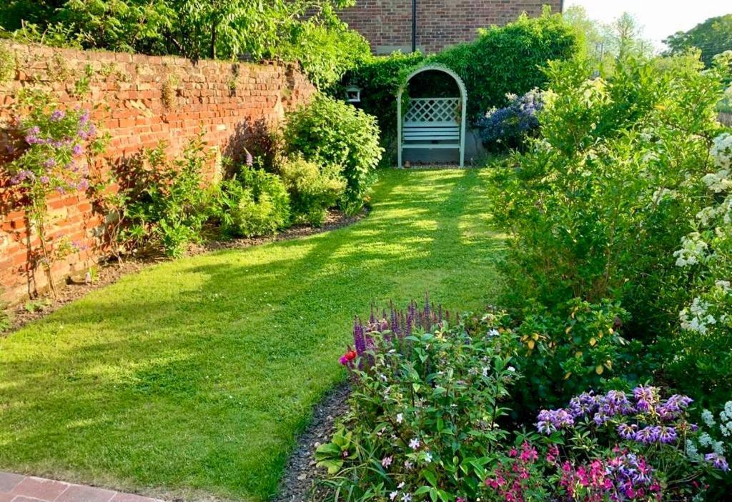 Melford Allotment Shed-Vintage Lodge Suffolk ロング・メルフォード エクステリア 写真